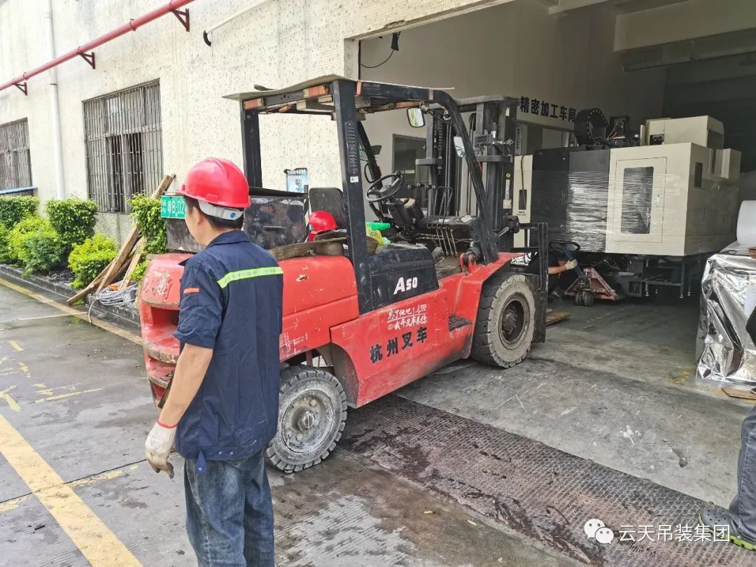 机械设备搬运装车施工作业案例01.jpg